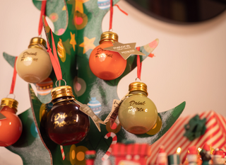 Palle di Natale Alcoliche  Assortite 1pz 5cl (albero in carta omaggio con minimo 20 palle)